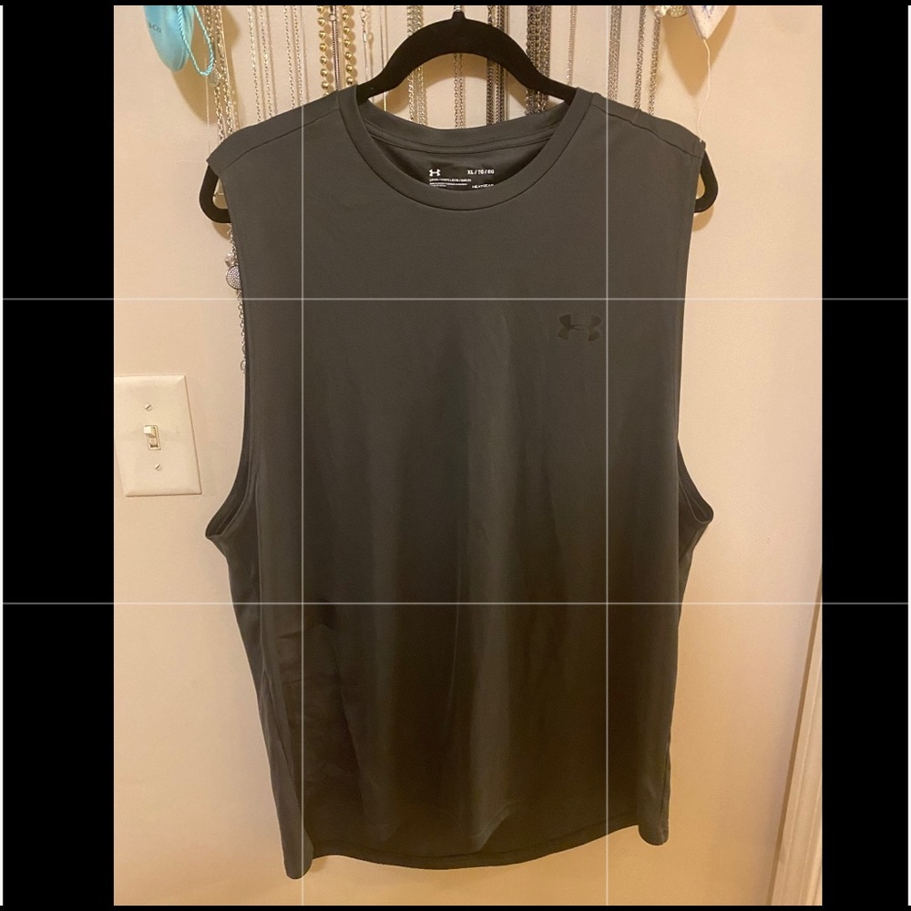 Men’s XL loose Dry fit Muscle shirt. Under Armour. Green/Grayish